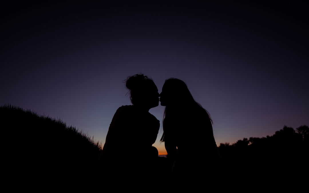 💕 Astrology in Relationships: How the Stars Guide Love & Connection